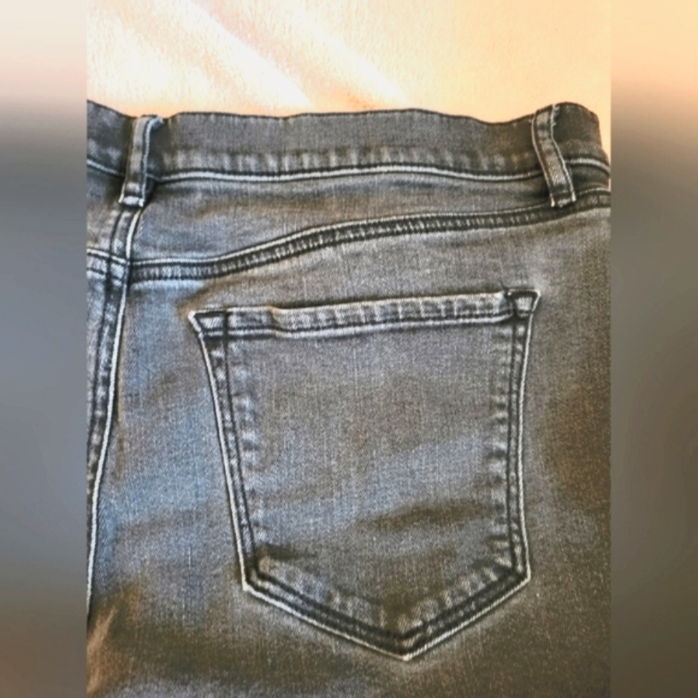 LOFT Women's Dark Gray Denim‎ Shorts (Size 8) - Picture 7 of 14